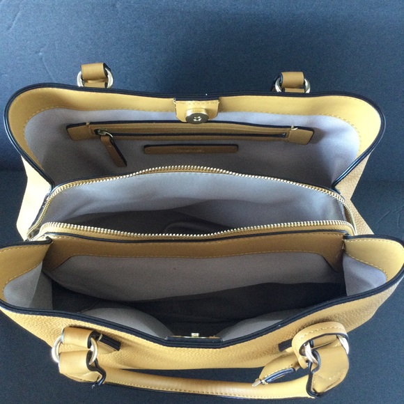 Nine West Faux Leather crossbody satchel shoulder Handbag Vacation Gold Zipper - Picture 8 of 15